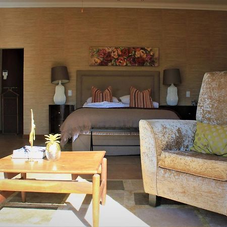 Karee & Wild Olive Guest Lodge Hekpoort Ngoại thất bức ảnh