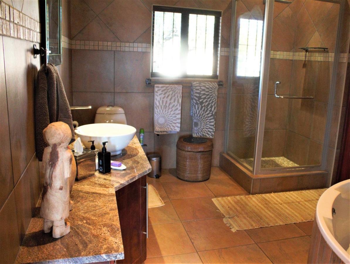 Karee & Wild Olive Guest Lodge Hekpoort Ngoại thất bức ảnh
