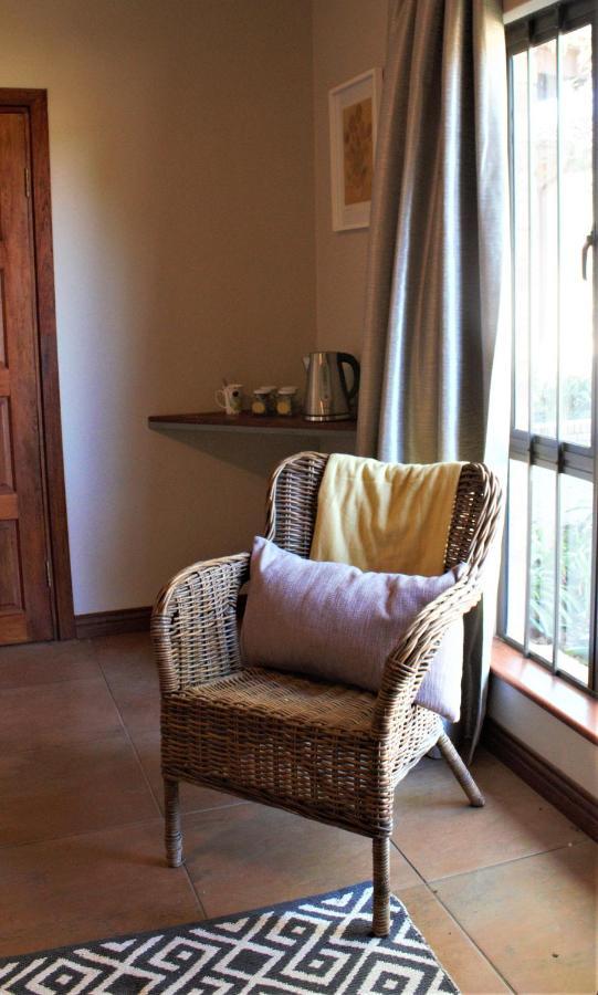Karee & Wild Olive Guest Lodge Hekpoort Ngoại thất bức ảnh